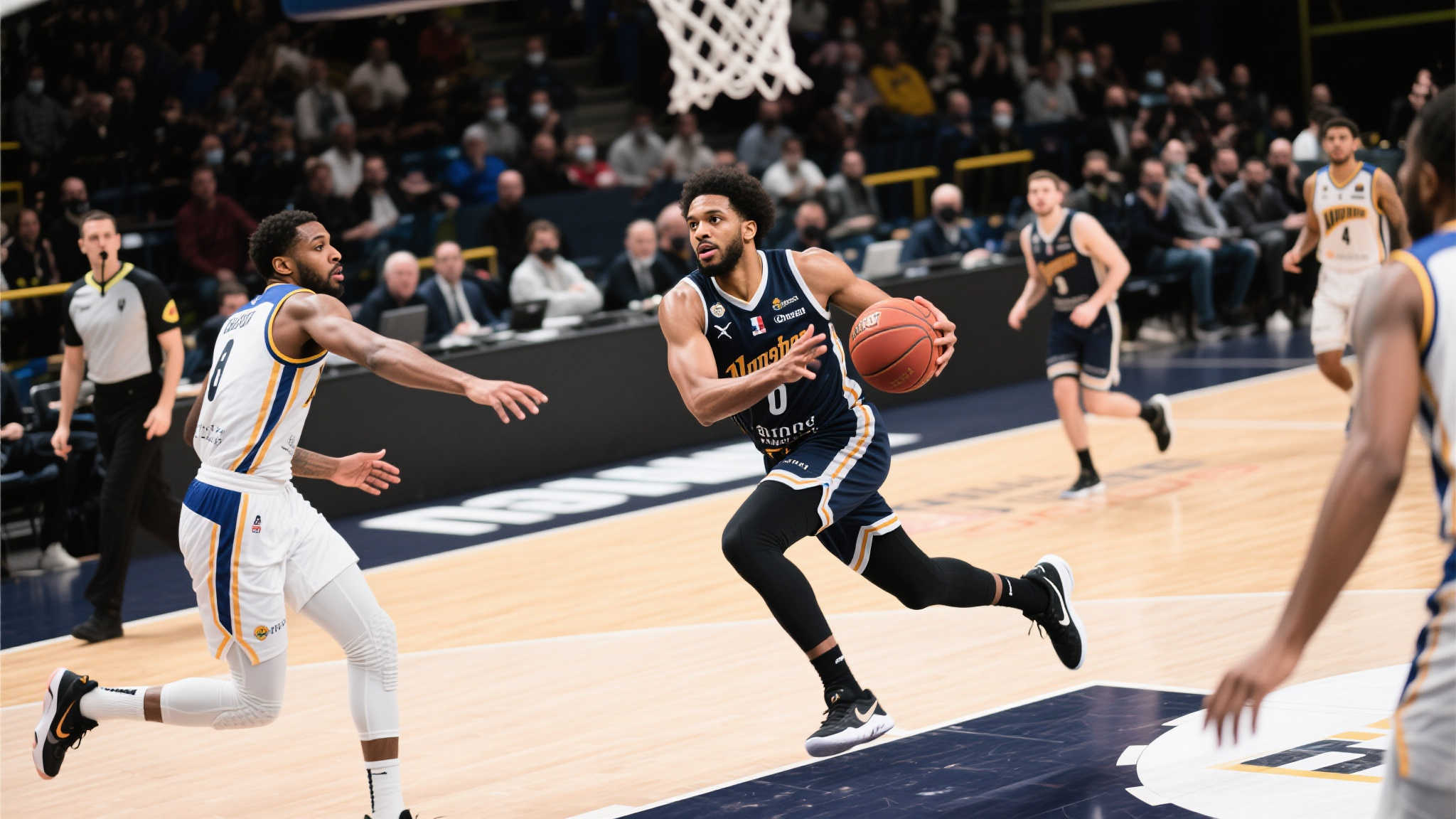 昂萨尔完成第4次抢断上篮得分，北大7分钟内领先优势达24分